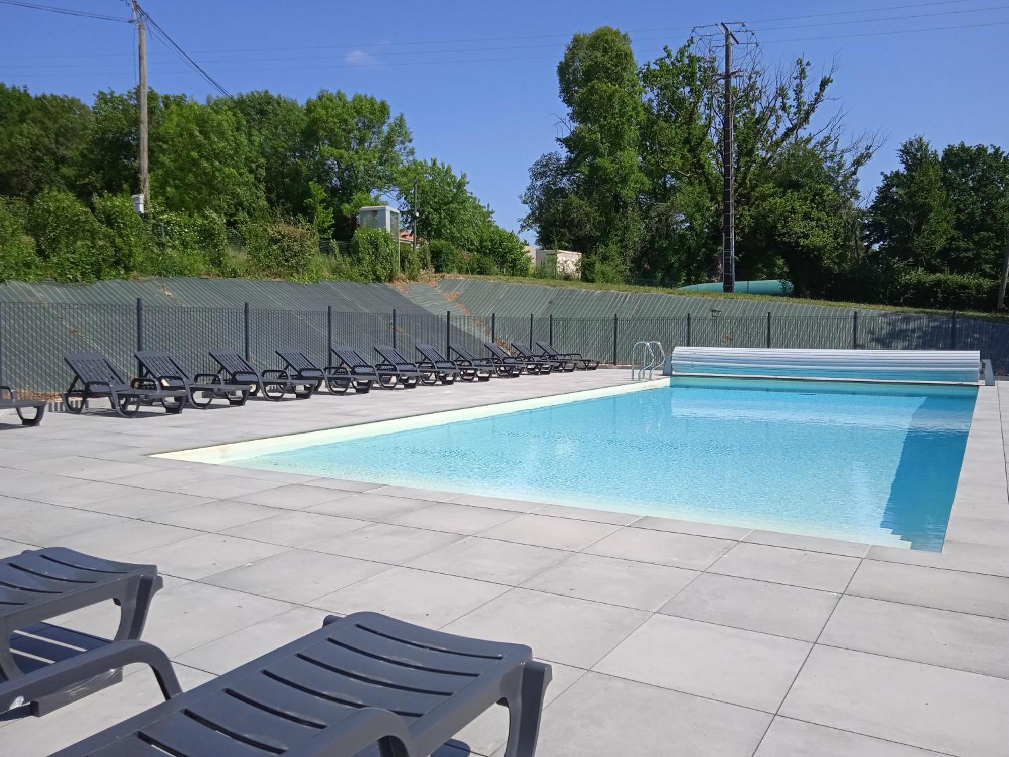 Olydea Le Lambon - Prailles-La-Couarde Hotel Bagian luar foto