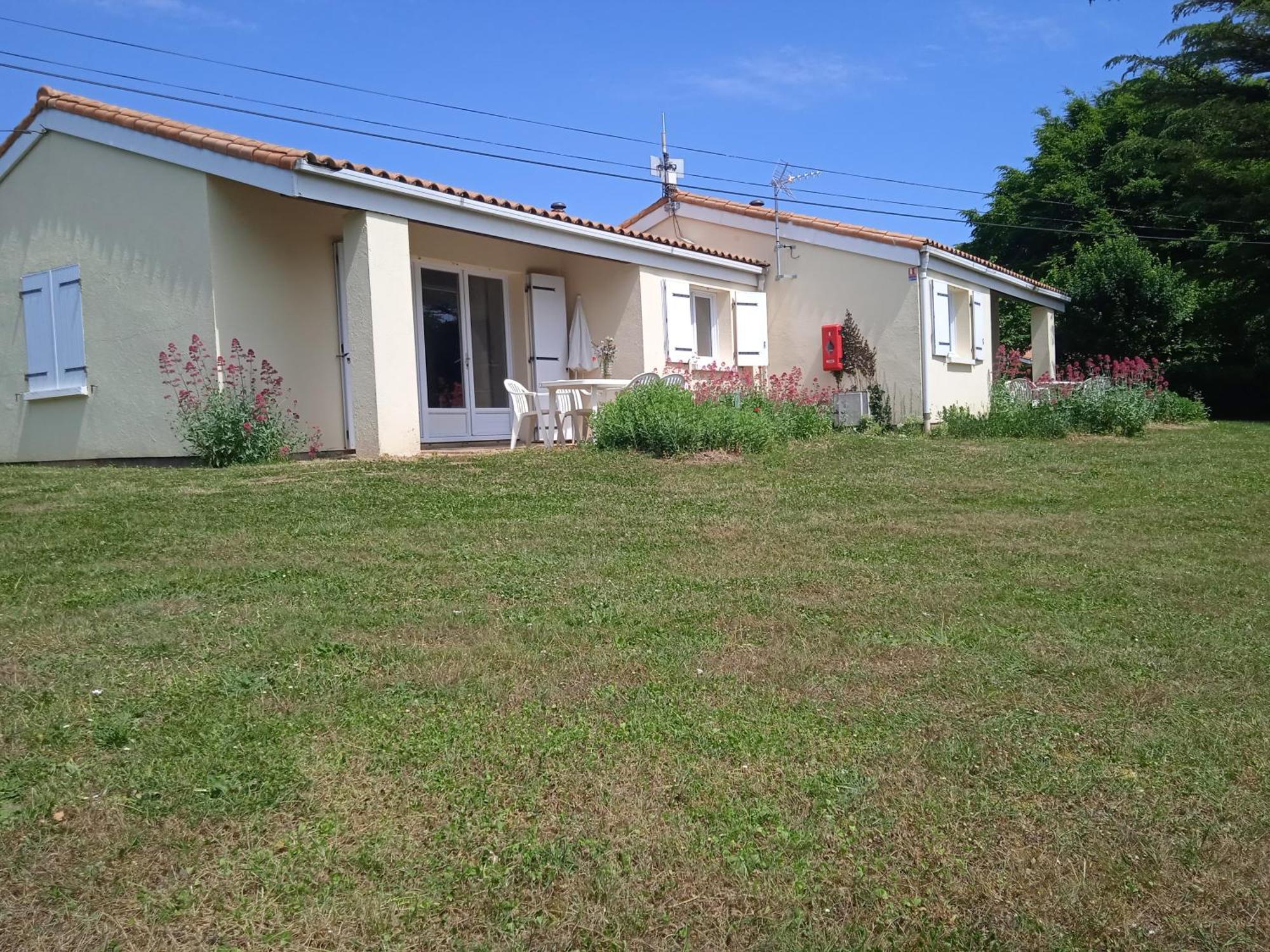 Olydea Le Lambon - Prailles-La-Couarde Hotel Bagian luar foto